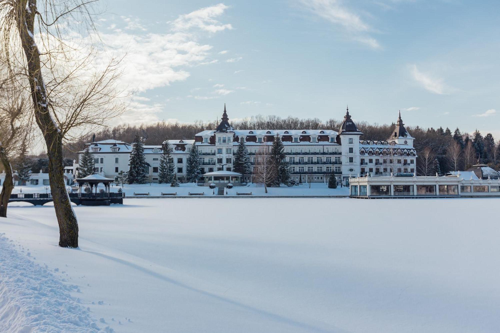 Edem Resort Medical & Spa Strelki  Exteriör bild